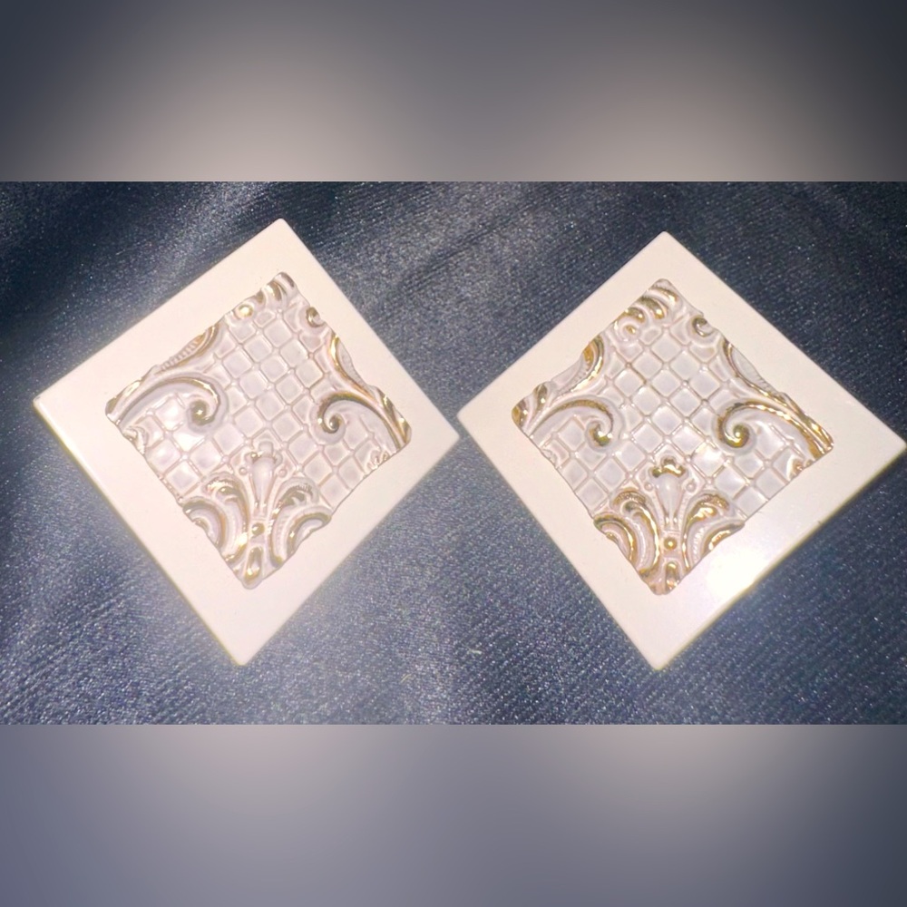 White and Gold Vintage Clip-On Earrings